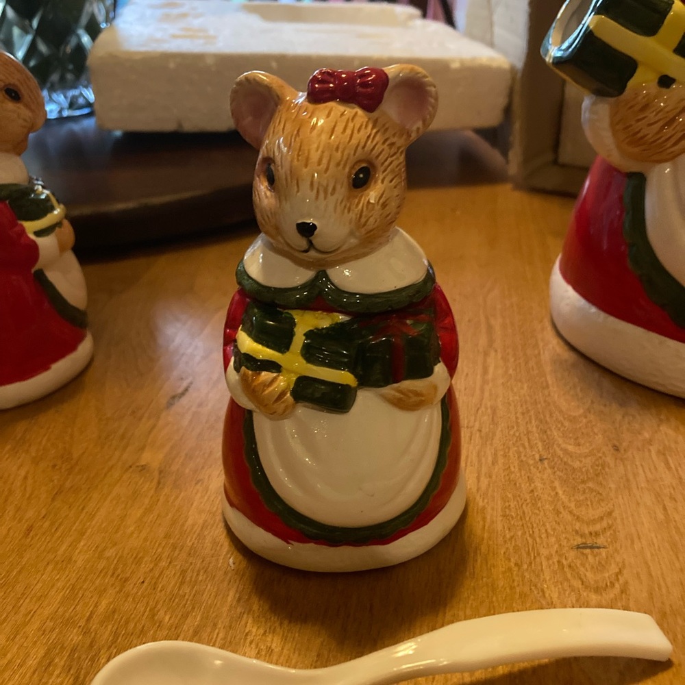 QVC network Holiday Mouse Ceramic Tea Set - Picture 5 of 14